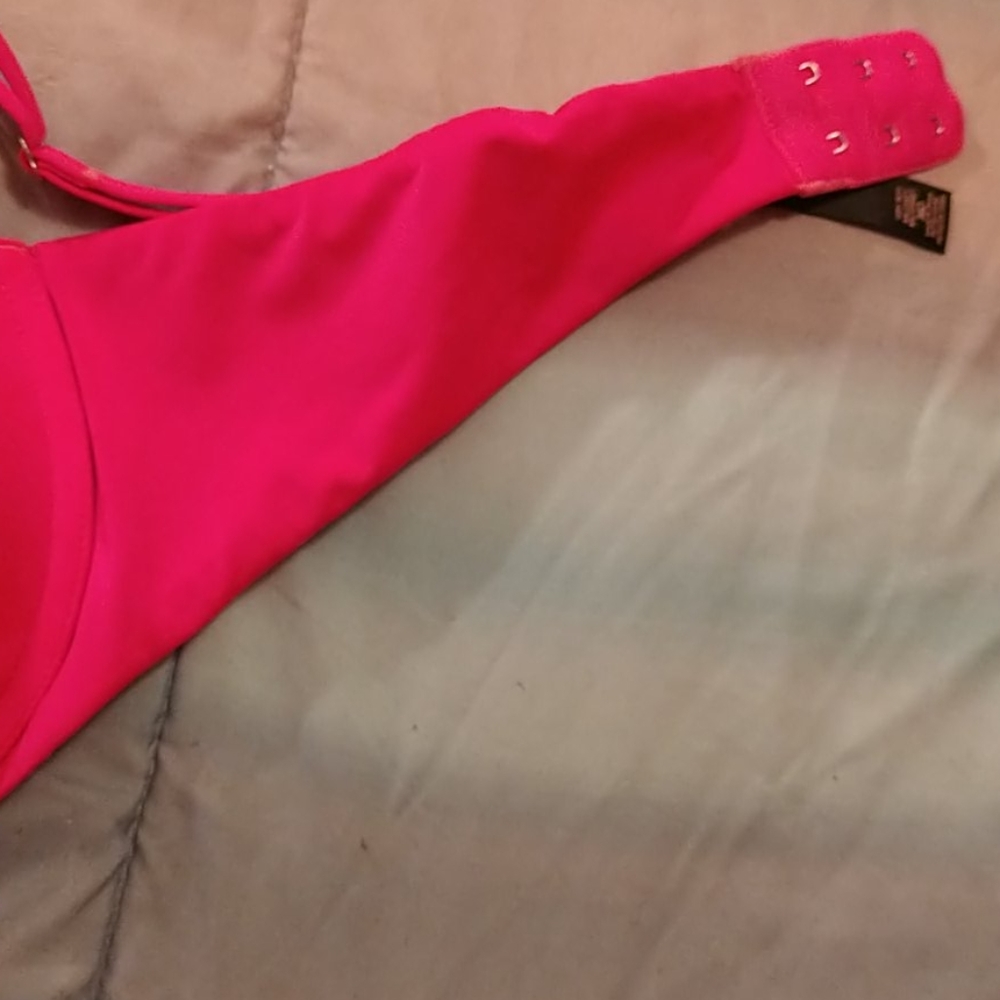 Victoria Secret - Picture 3 of 4